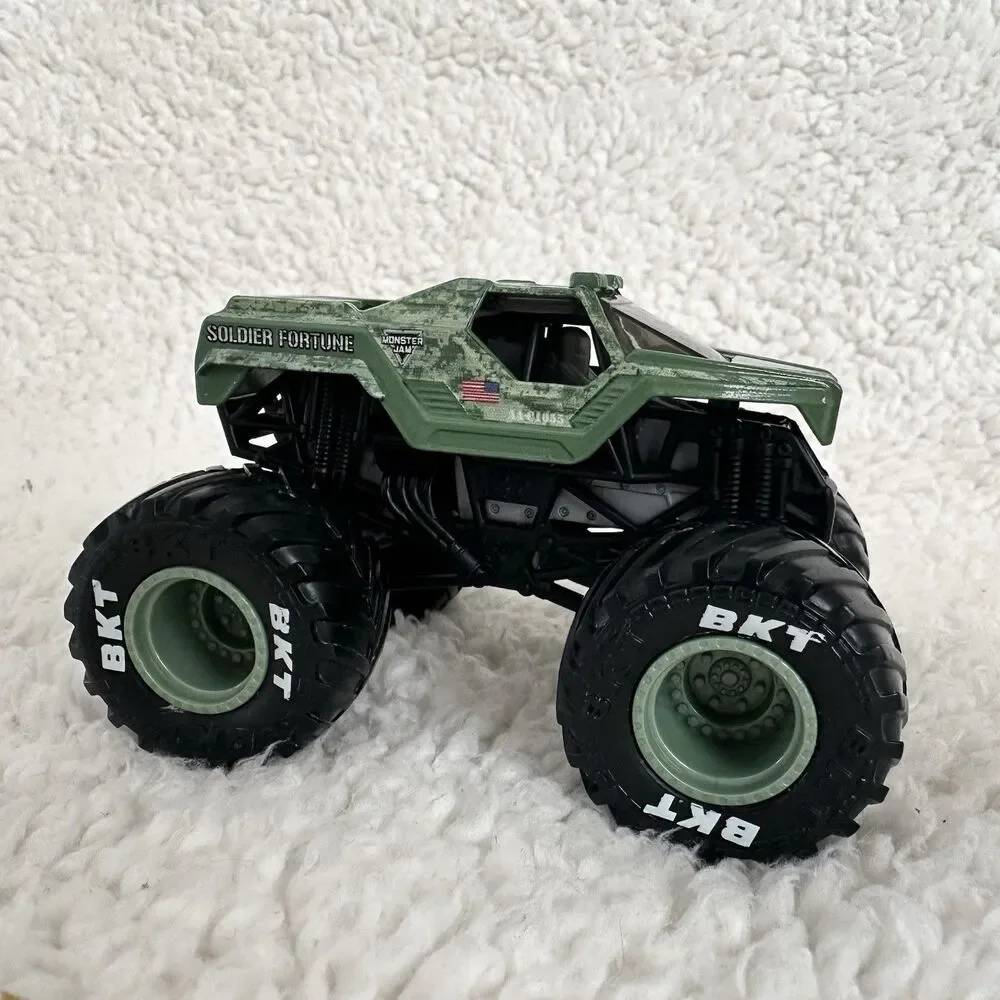 Monster Jam Soldier Of Fortune 1:64 Scale Diecast Monster Truck Green BKT Tires